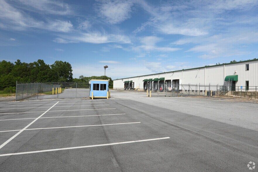 More Photos Of 154 Metro Ct, Greer Distribution For Lease