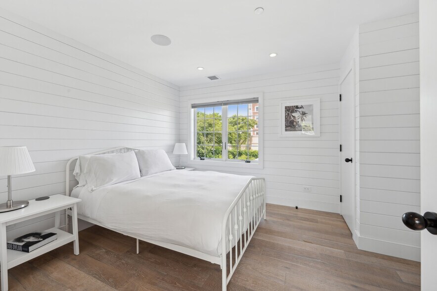 More Photos Of 45 S Euclid Ave, Montauk Storefront Retail Residential For Lease