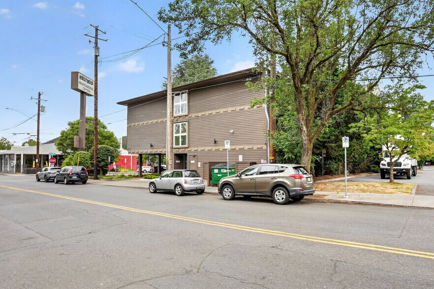 More Photos Of 3939 NE Hancock St, Portland Office For Sale