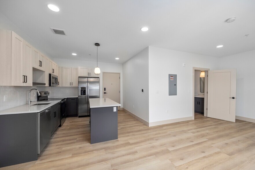 More Photos Of 27 S Squirrel Rd, Auburn Hills Coworking Space