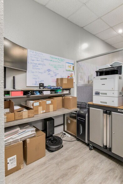 More Photos Of 913 Gulf Breeze Pky, Gulf Breeze Storefront Retail Office For Sale