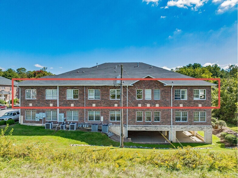 More Photos Of 120 Chadwick Square Ct, Hendersonville Medical For Lease