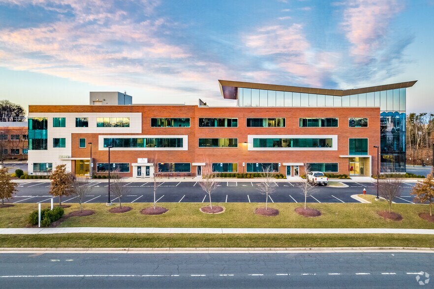 More Photos Of 22365 Broderick Dr, Sterling Medical For Lease