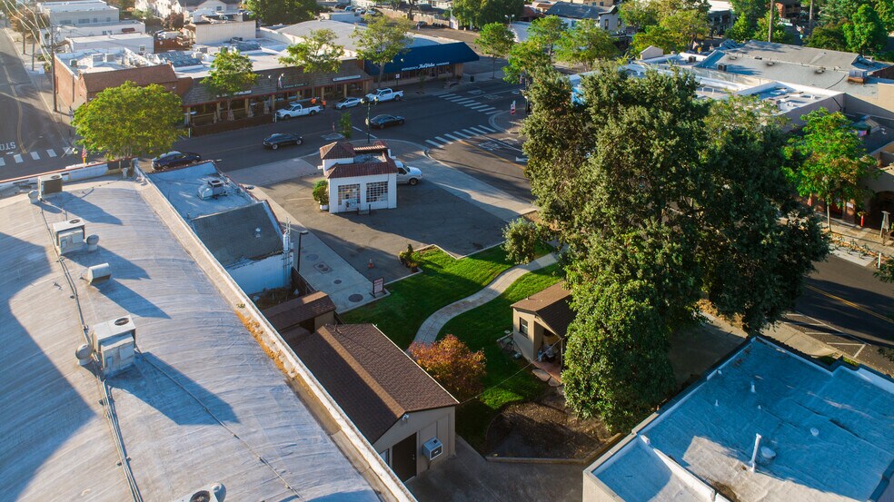 More Photos Of 707 Main St, Pleasanton Service Station For Sale