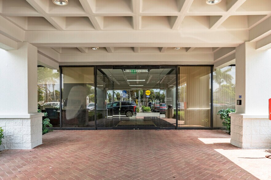 More Photos Of 8700 W Flagler St, Miami Unknown For Lease