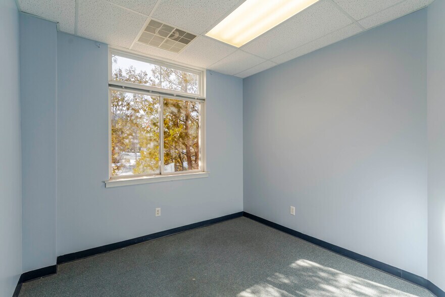 More Photos Of 1410 Incarnation Dr, Charlottesville Medical For Sale