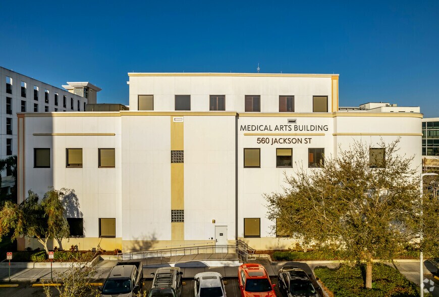 More Photos Of 560 Jackson St N, Saint Petersburg Medical For Lease