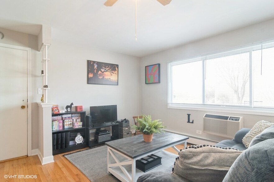 More Photos Of 8003 W Foster Ln, Niles Apartments For Sale