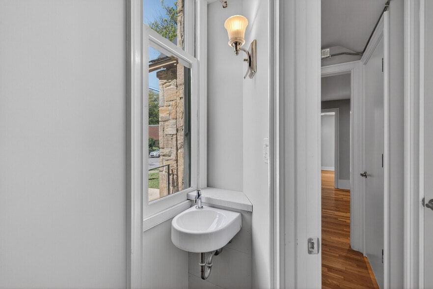 More Photos Of 208 St Marys St, Raleigh Loft Creative Space For Sale