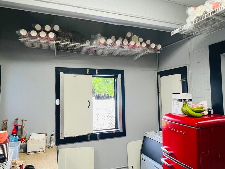 More Photos Of 6661 Bowden Rd, Jacksonville Fast Food For Lease