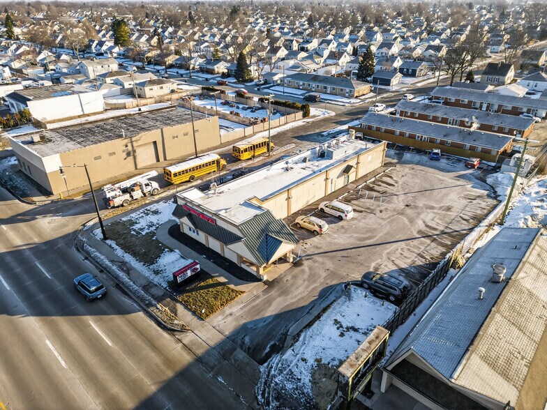 More Photos Of 3807 Fort St, Wyandotte Restaurant For Sale