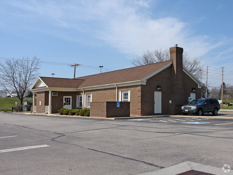 More Photos Of 145 Ghent Rd, Fairlawn Bank For Lease