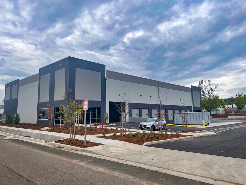 More Photos Of 16935 SE 120th Ave, Clackamas Warehouse For Lease