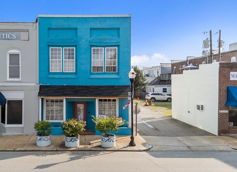 More Photos Of 106 W Anderson St, Selma Storefront Retail Residential For Sale