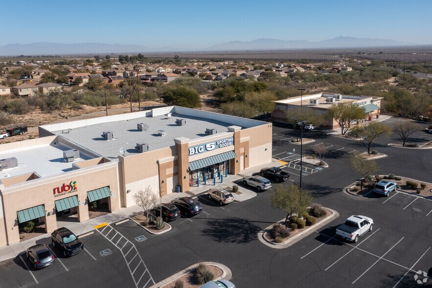More Photos Of 714 W Calle Arroyo Sur, Green Valley Freestanding For Lease