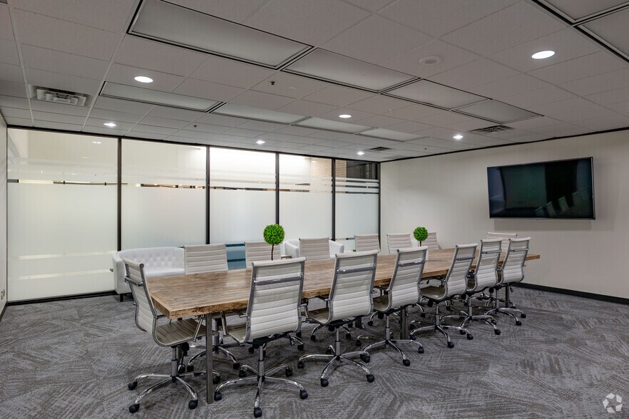More Photos Of 13105 Northwest Fwy, Houston Office For Lease