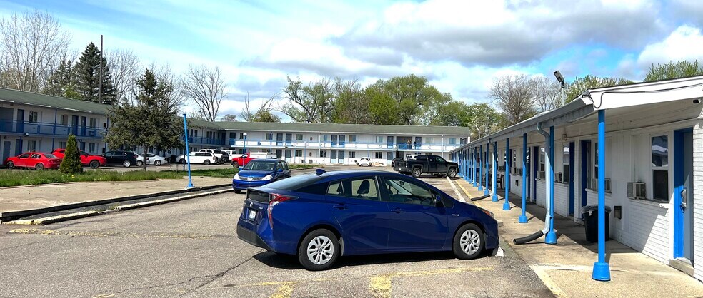 More Photos Of 2002 S Dort Hwy, Flint Hotel For Sale