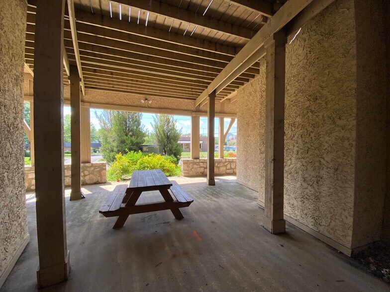 More Photos Of 6800 W 107th St, Overland Park Office For Sale