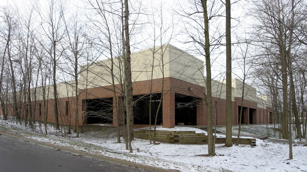 More Photos Of 41551-41651 W 11 Mile Rd, Novi Light Manufacturing For Lease