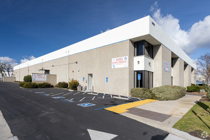More Photos Of 14811 Myford Rd, Tustin Warehouse For Lease
