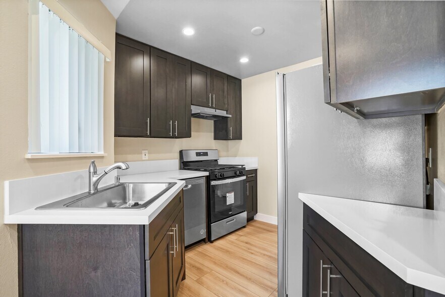 More Photos Of 1207 N Columbus Ave, Glendale Apartments For Sale