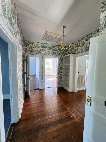 More Photos Of 432 E Main St, Gallatin Office Residential For Sale