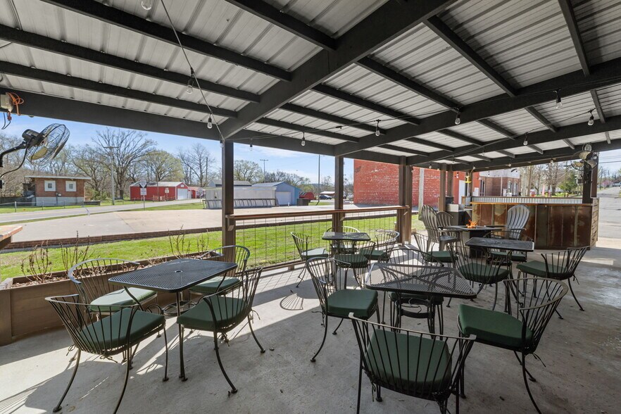 More Photos Of 106 Northside Sq, Petersburg Restaurant For Sale