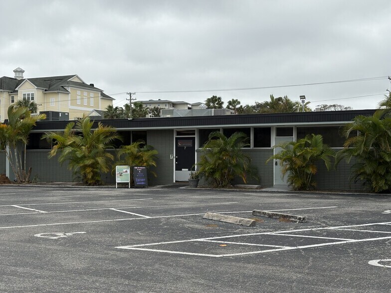 More Photos Of 1201 S Highland Ave, Clearwater Medical For Lease