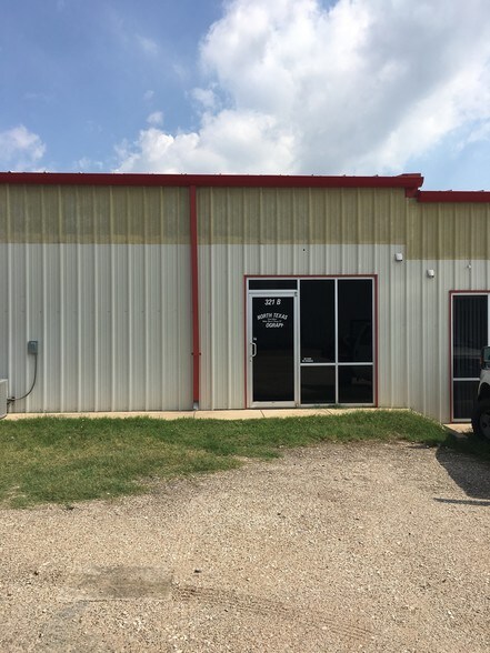 More Photos Of 301 Thomas Pl, Everman Warehouse For Lease