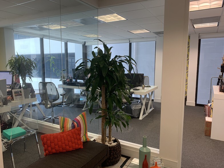 More Photos Of 1110 Brickell Ave, Miami Office For Sale