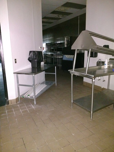 More Photos Of 2055 S Linden Rd, Flint Restaurant For Sale