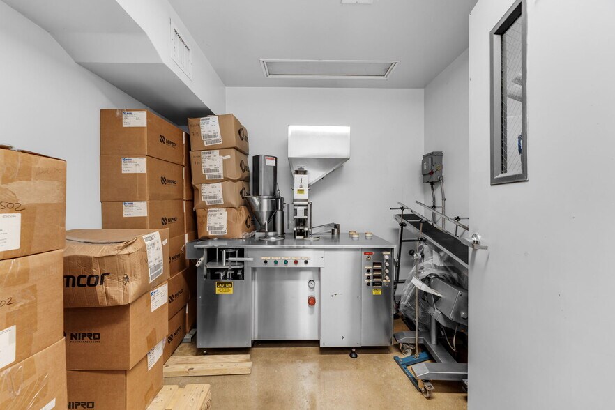 More Photos Of 7155-7159 NW 77th Ter, Miami Warehouse For Sale