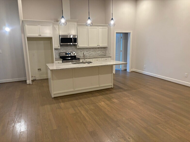 More Photos Of 5902 Winsome Ln, Houston Office Residential For Sale
