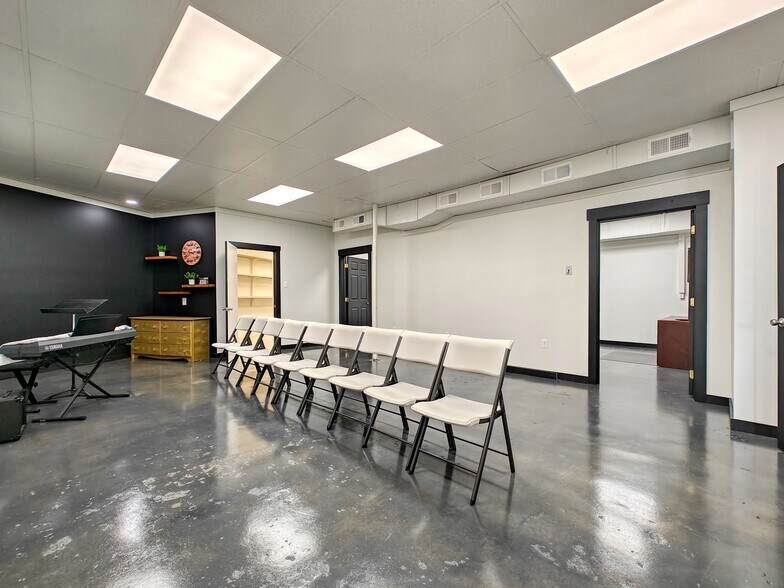 More Photos Of 13700 Hwy 70, Huntingdon Storefront For Sale