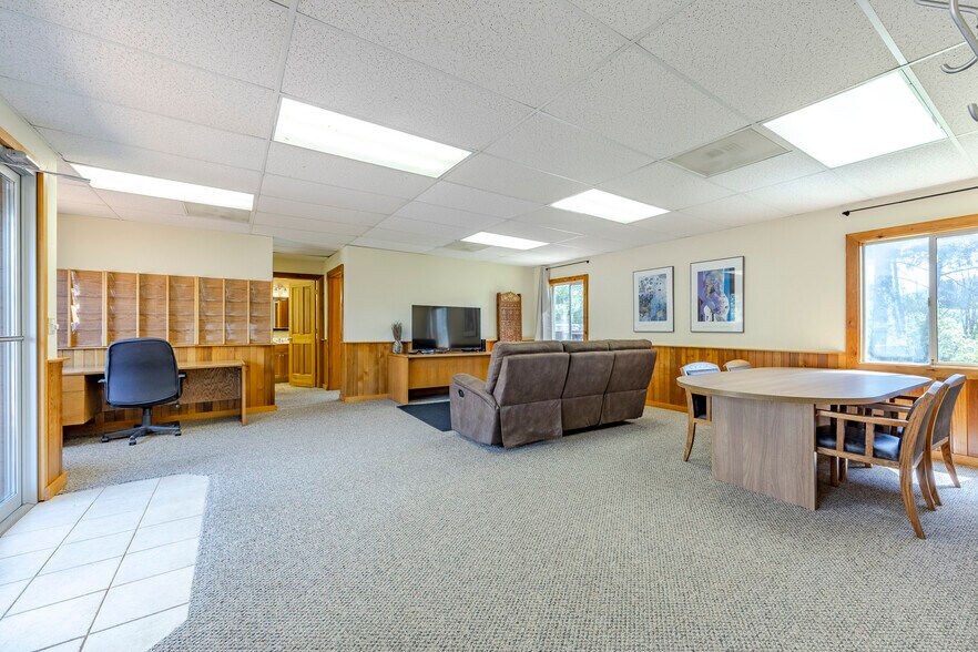 More Photos Of 45632 McKenzie Hwy, Vida Flex For Sale