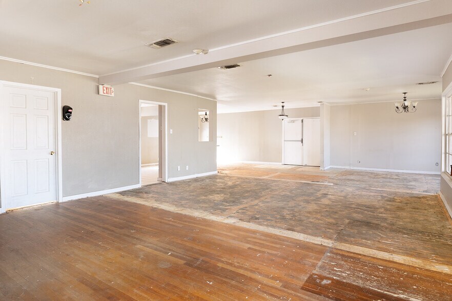 More Photos Of 104 E 5th St, Brady Office Residential For Sale