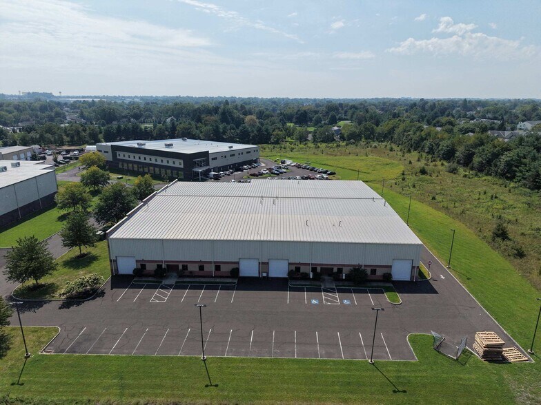 More Photos Of 1537 Campus Dr, Warminster Township Warehouse For Lease