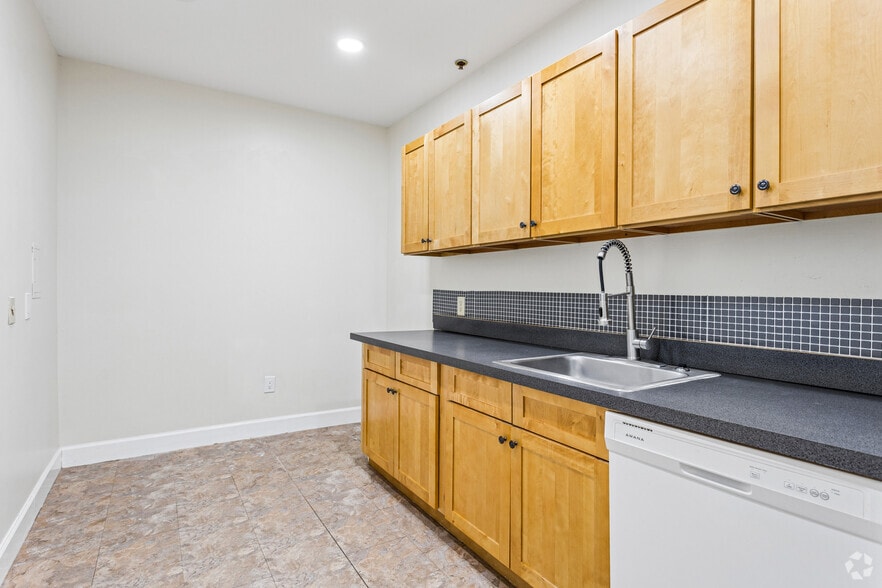 More Photos Of 1708 Peachtree St NW, Atlanta Medical For Sale
