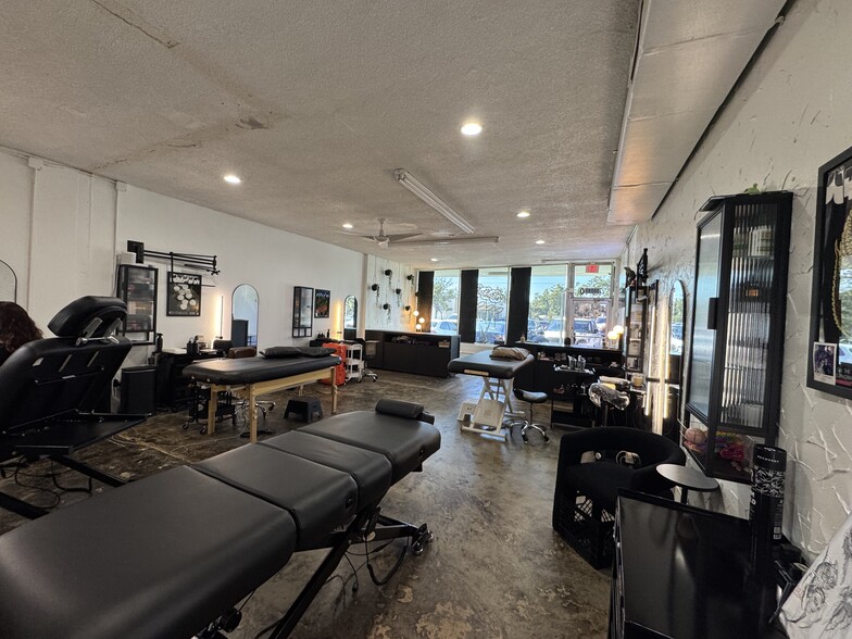 More Photos Of 4320-4352 S Manhattan Ave, Tampa General Retail For Lease