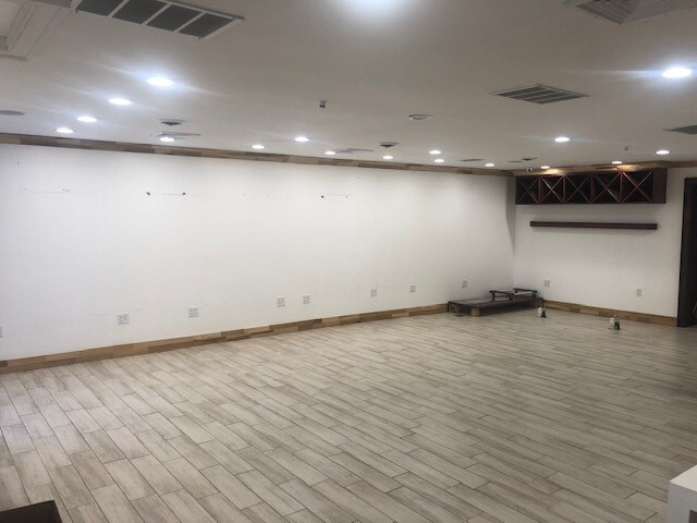 More Photos Of 2280 E 14 Mile Rd, Warren Storefront For Sale