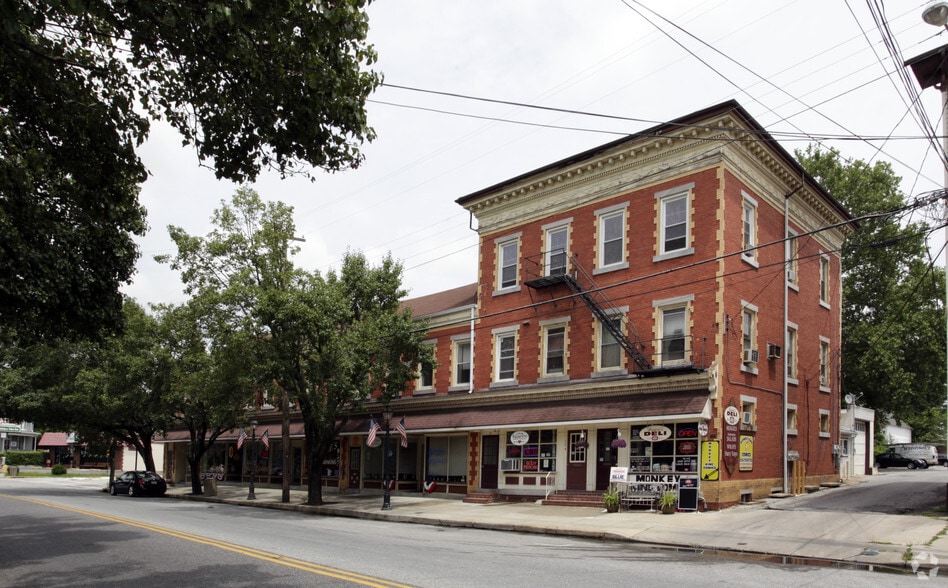 More Photos Of 19-27 N Main St, Woodstown Storefront Retail Residential For Lease