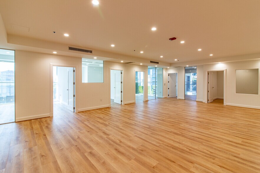 More Photos Of 1901 Main St, Santa Monica Office For Sale