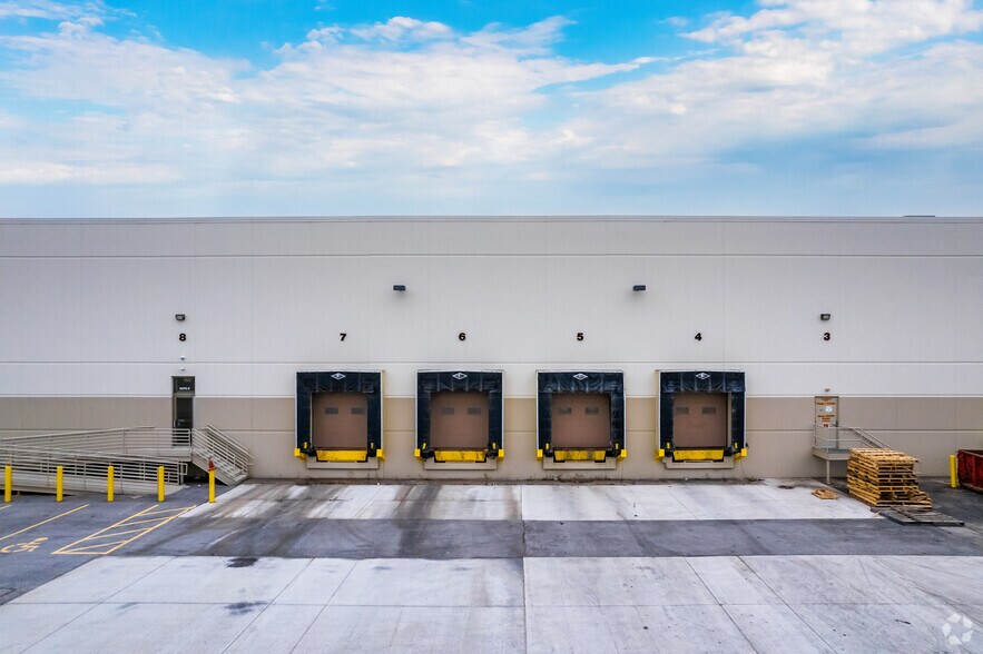 More Photos Of 4410 N 132nd St, Butler Warehouse For Lease