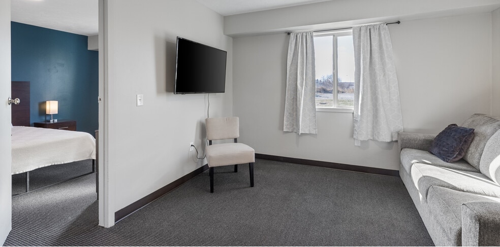 More Photos Of 26553 Magnolia Road, Underwood Hotel For Sale