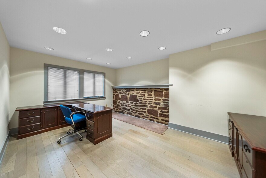 More Photos Of 3 Mapleton Rd, Princeton Office For Sale