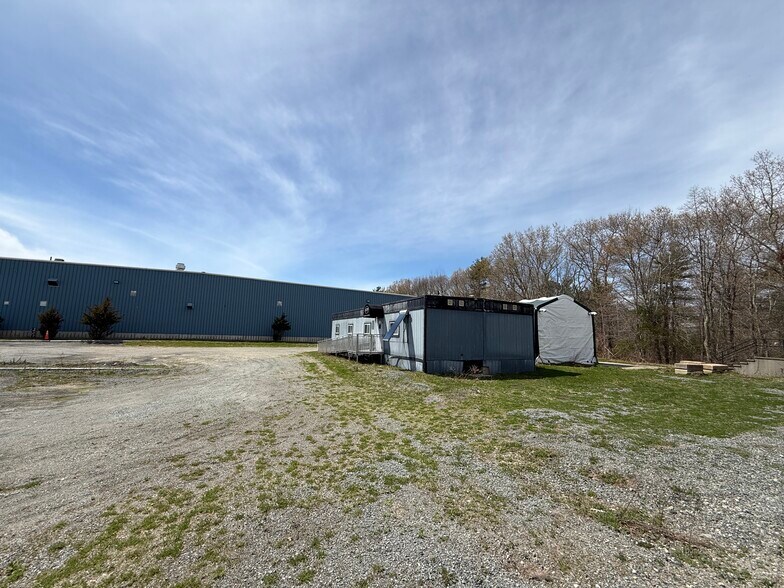 More Photos Of 111 Braley Rd, East Freetown Warehouse For Lease