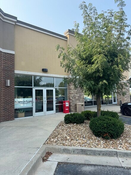 More Photos Of 13600-13612 Washington St, Kansas City Storefront Retail Office For Lease