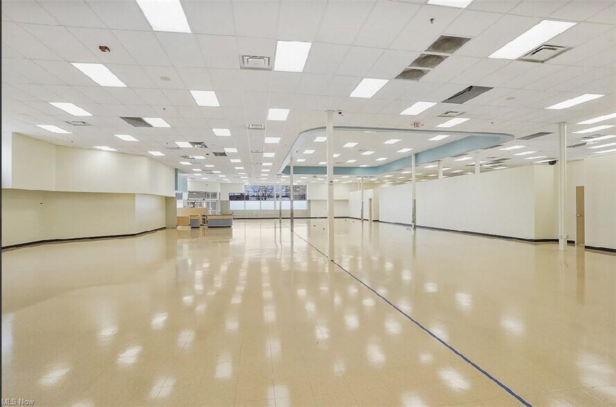 More Photos Of 475 E 185th St, Euclid Drugstore For Sale