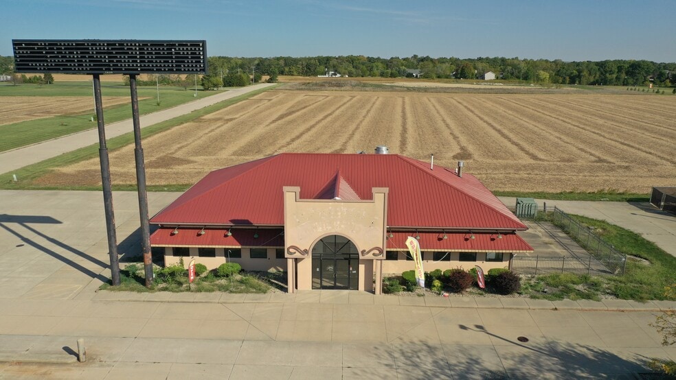 More Photos Of 210 N Lewis Ave, Oglesby Restaurant For Lease