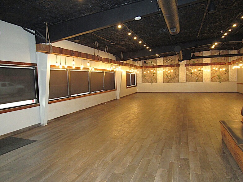 More Photos Of 802 S Main St, Belton General Retail For Sale